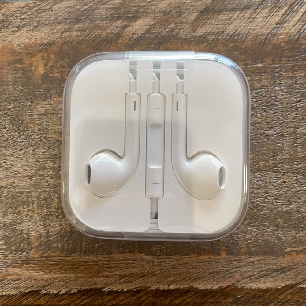 New Apple ear buds